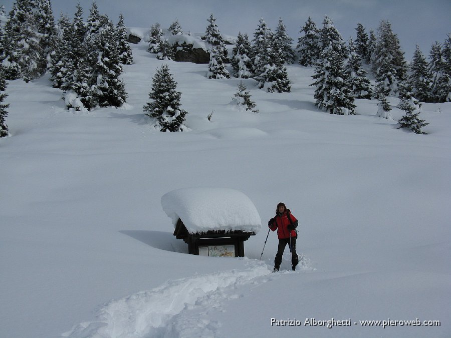 3 Quanta neve  sotto i piedi di Adriana.JPG